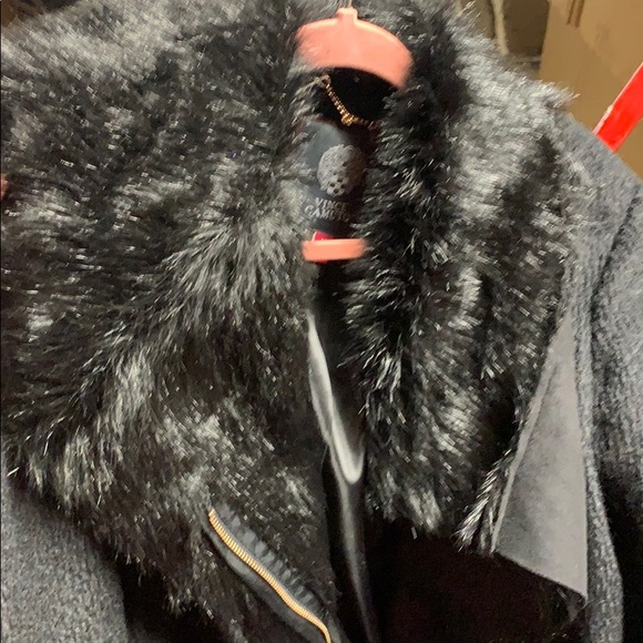 Beautiful Vince Camuto women’s belted wool coat - Picture 2 of 4